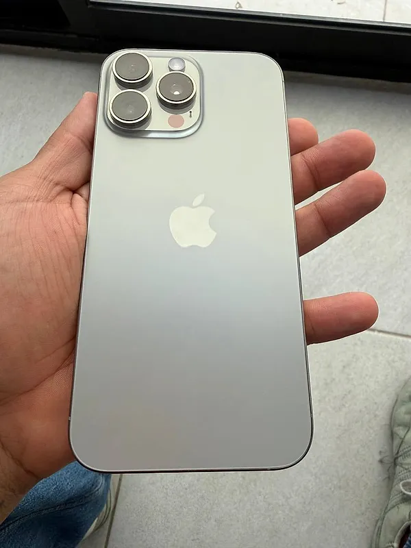 iPhone 16 Pro Max 256 GB blanco titanio batería 100%