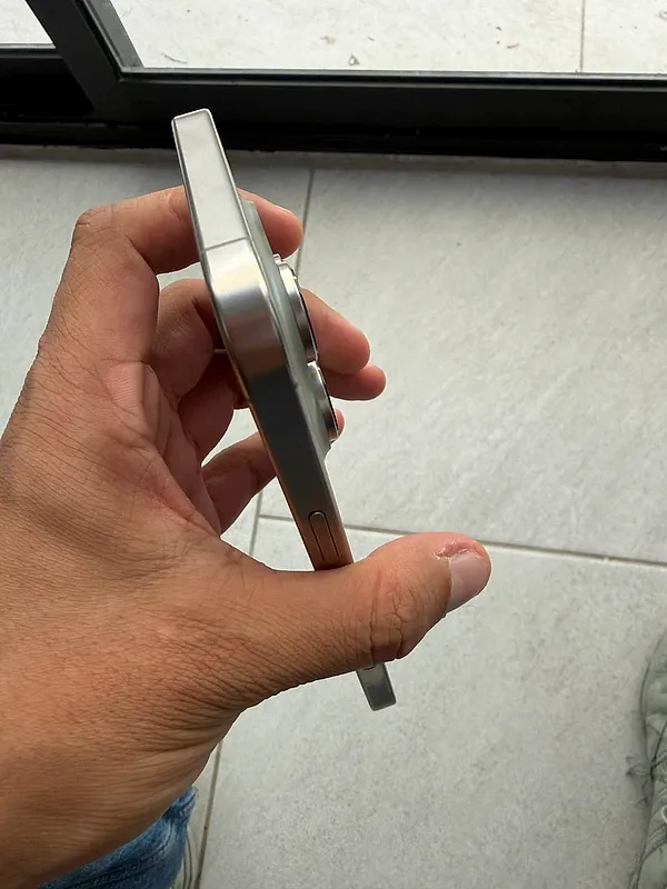 iPhone 16 Pro Max 256 GB blanco titanio batería 100% — foto 5