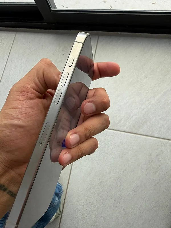 iPhone 16 Pro Max 256 GB blanco titanio batería 100% — foto 6