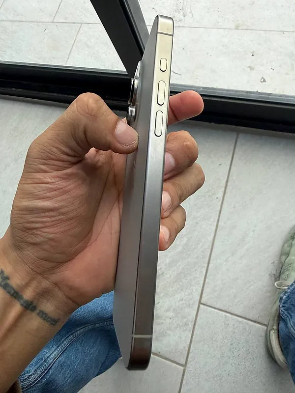 iPhone 15 Pro Max 512 GB, color blanco titanio — foto 2