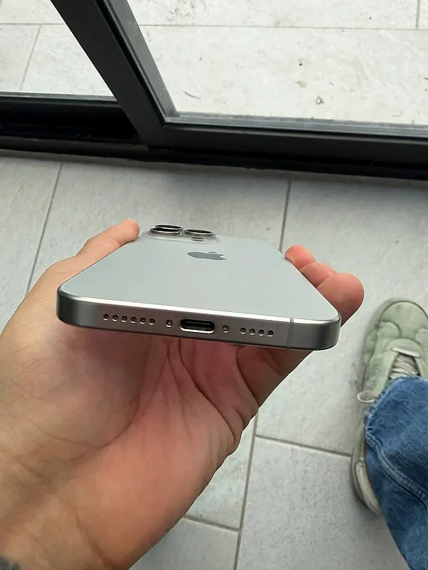 iPhone 15 Pro Max 512 GB, color blanco titanio — foto 7