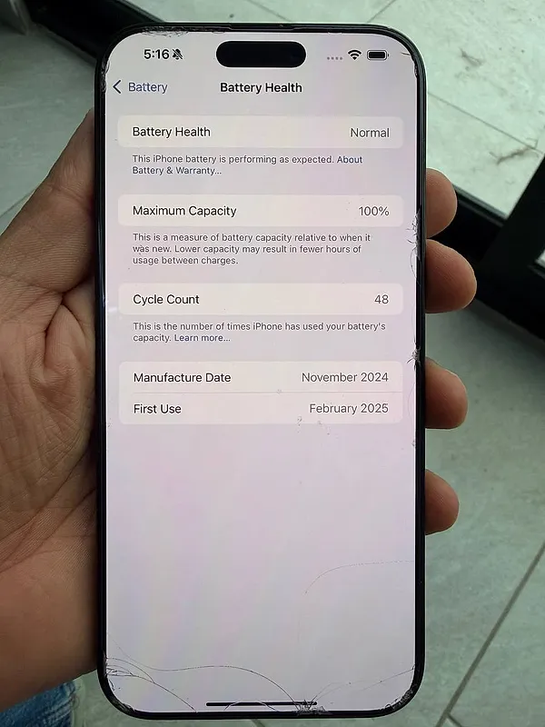iPhone 16 Pro Max 1 TB negro batería 100% — foto 2