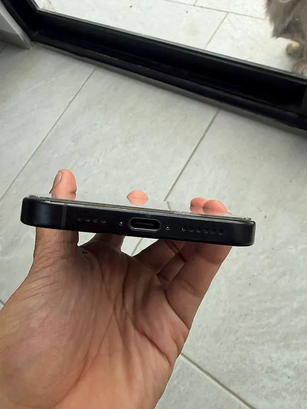 iPhone 16 Pro Max 1 TB negro batería 100% — foto 8